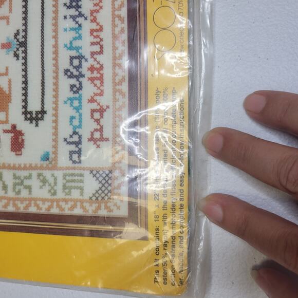 SOO-Z SAMPLER Old World Tapestry - Sealed - Vintage Cross Stitch - 14" x 18" - Picture 4 of 5